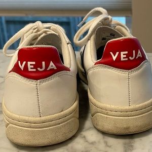 Veja V-10 Low Top Sneaker